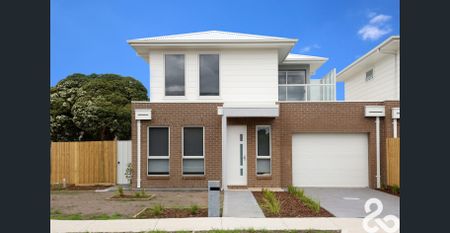 MODERN TOWNHOUSE STYLISH AND SOPHISTICATED - Photo 5