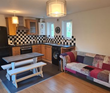 1 bedroom Flat To Let - Photo 2