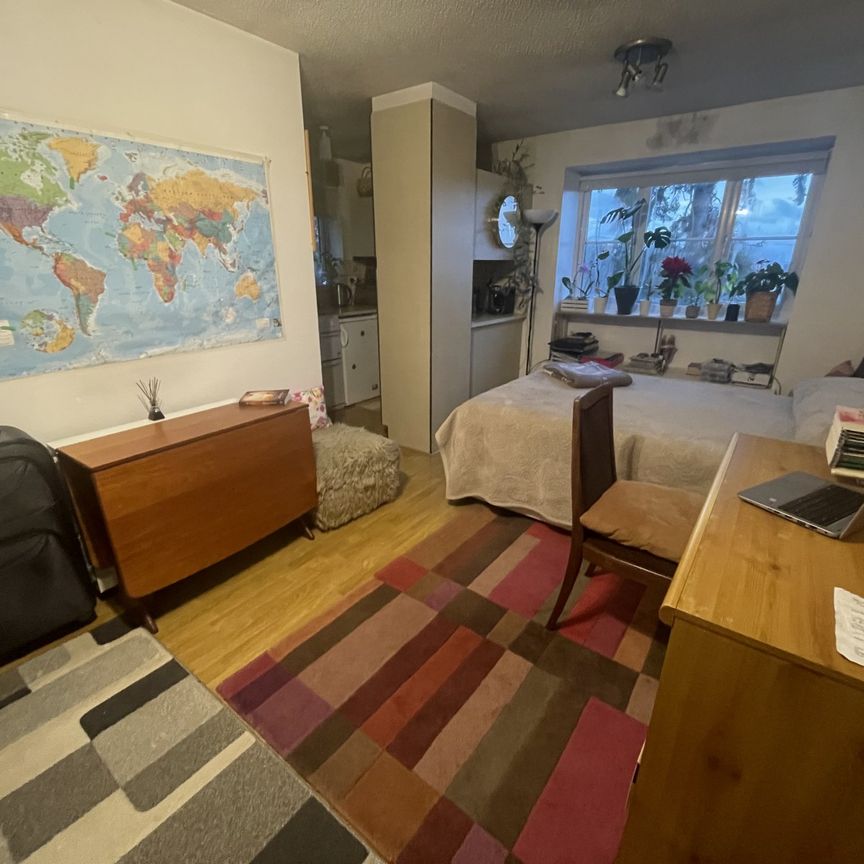 Bluebell Rise, Lightwater, Surrey, GU18 5YN - Photo 1
