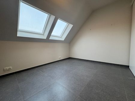 Goed onderhouden appartement met 2 slaapkamers en zuidgericht terras in het centrum van Nieuwpoort - Photo 3