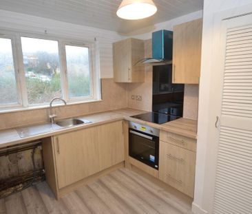 3 bedroom flat to rent - Photo 5