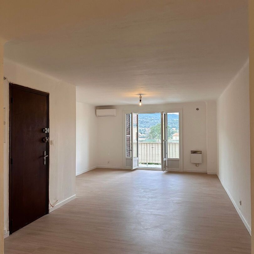 Location Appartement 1 pièce 43m² - Photo 1