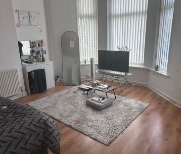 1 Bed Flat, Worcester Drive, L13 - Photo 1