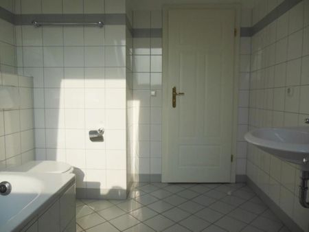 2 Raum-DACHGESCHOSS-Whg in Gohlis , Bad mit Fenster, Wanne, hell und geräumig! - Foto 2