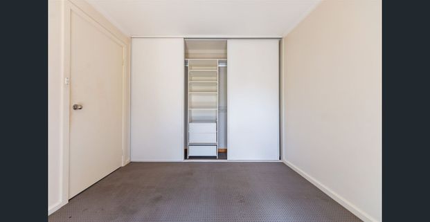 Charming unit in great location! - Photo 1