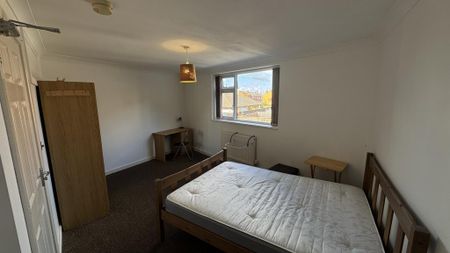 1 bedroom in a house share to rent - Photo 4