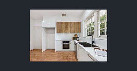 Contemporary Family Living in a Prestigious Locale - Photo 5