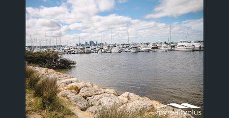 Shared Accommodation: A Beautifully Appointed Home with Riverfront Views! - Photo 3