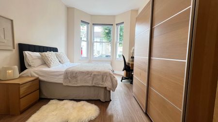 6 Bed Student Accommodation - Photo 5