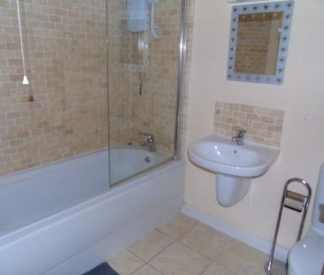2 bedroom flat to rent - Photo 6