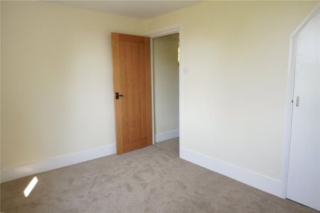 4 bedroom detached house to rent - Photo 3
