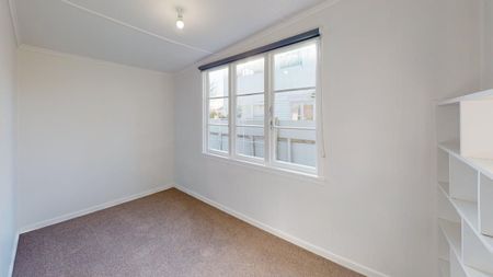 Spacious Living Space for Rent! - Photo 3