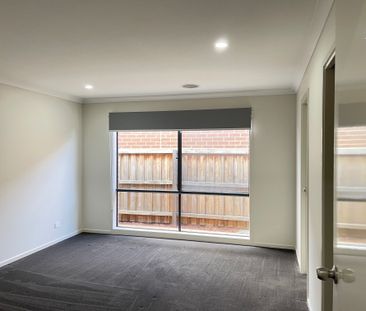 A Sanctuary of Style in Manor Lakes! - Photo 2