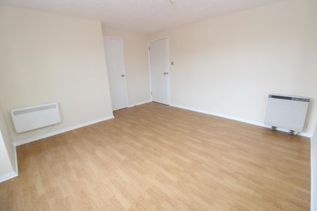 Spring Grove, Mitcham - Photo 3