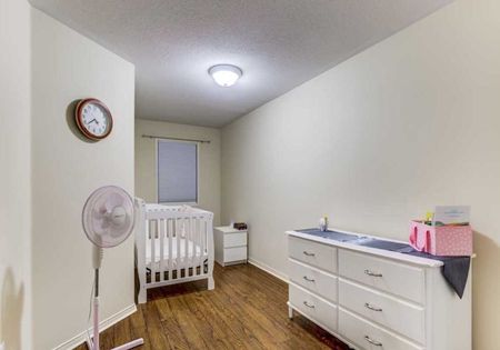 For Lease - 5 Burtonbury Lane, Ajax, Ontario - Photo 4