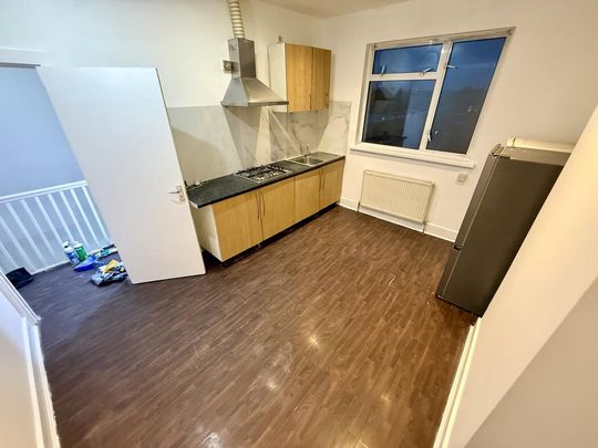 3 bedroom flat to rent - Photo 1