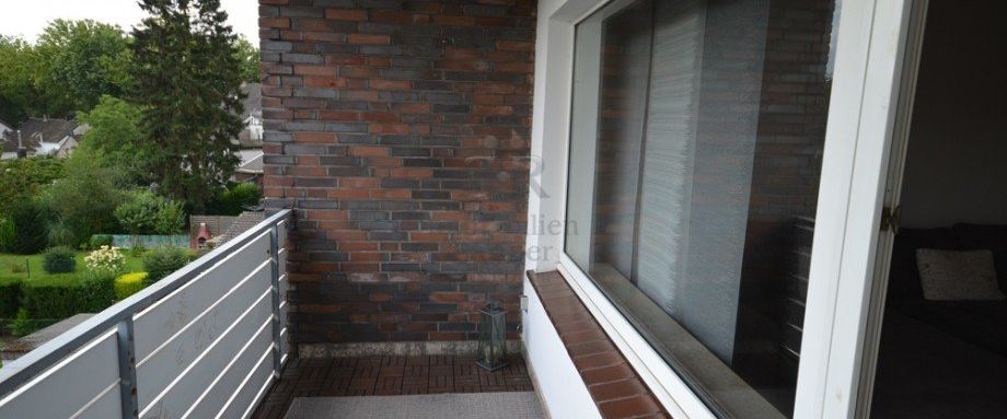 Sehr schöne, helle und geräumige 3 Zimmerwohnung mit Balkon! Gerne mit allen Möbeln! - Photo 1