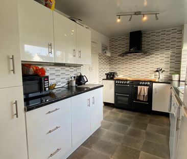 Roughmoor Crescent, Taunton, Somerset - Photo 6