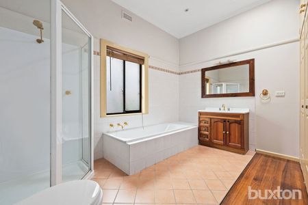 CHARMING FAMILY SIZED HOME - Photo 5