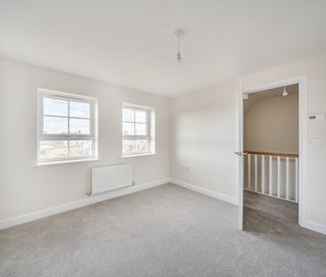 4 bedroom semi-detached house to rent - Photo 5