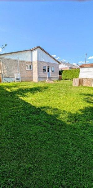 Spacieuse maison 3 chambres à louer – 6050 rue Auclair Brossard 5 1/2 - Photo 1