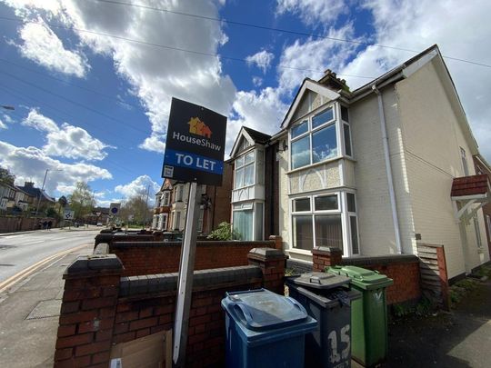 1 bedroom in a house share to rent - Photo 1