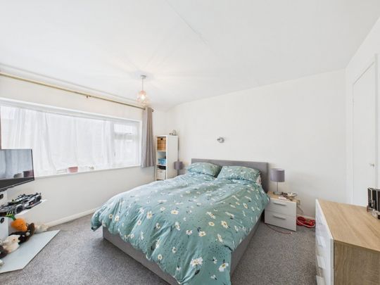 Firs Close, Hazlemere, High Wycombe,HP15 - Photo 1