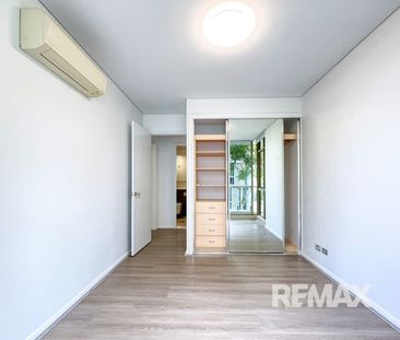 Modern apartment located in the corner position. - Photo 1