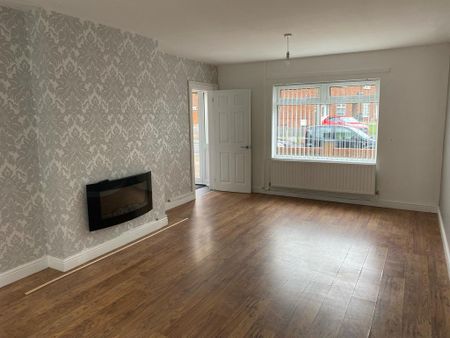 3 bedroom semi-detached house to rent - Photo 5