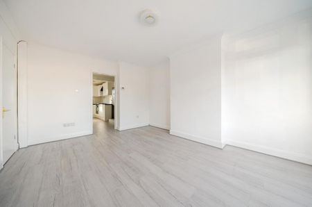 3 bedroom end of terrace house to rent - Photo 2