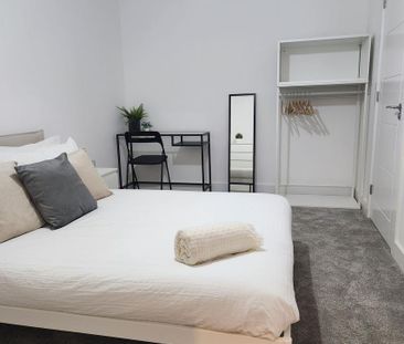 3 bedroom flat to rent - Photo 5