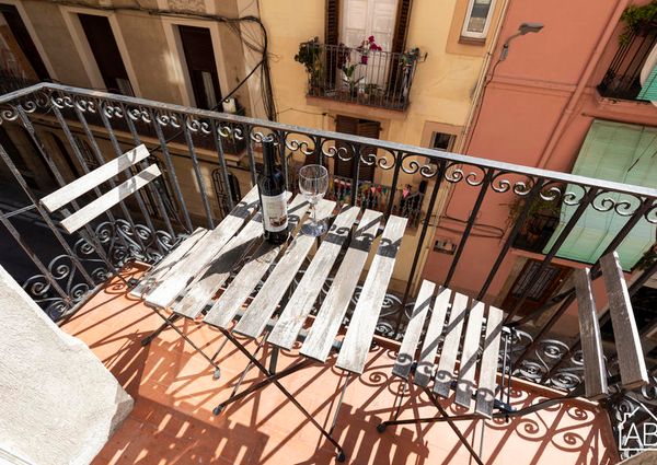 Cozy apartment right by the Barceloneta beach