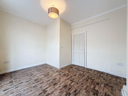 1 bed apartment to rent in Caerphilly Road, Birchgrove, Cardiff, CF14 - Photo 4