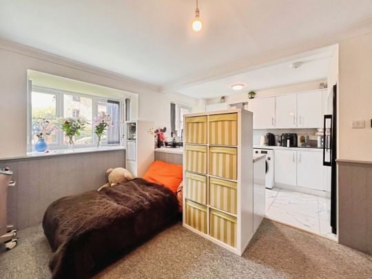 Conway Gardens, Grays, RM17 - Photo 1