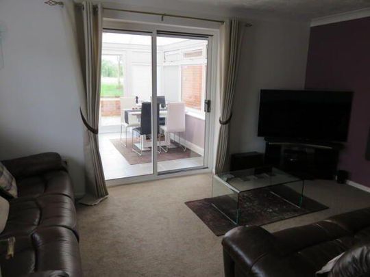 4 bedroom link detached house to rent - Photo 1