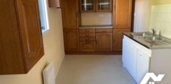 LOCATION T3 CENTRE VILLE LA GUERCHE DE BRETAGNE - Photo 2