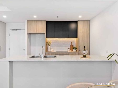 Large 1 bedroom - Photo 5