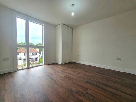 3 Bedroom Apartment, Norbury Avenue, London - Photo 4