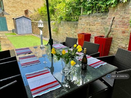 3 bedroom terraced house to rent - Photo 4