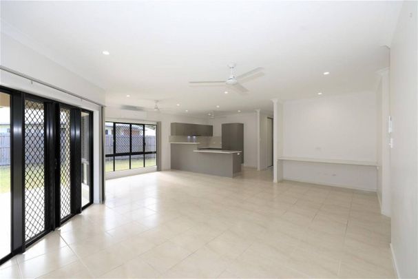 Quality Air Conditioned Modern Home near Mountains - Photo 1