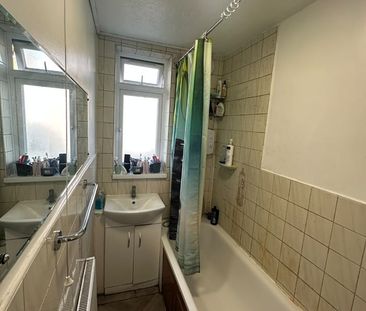 3 Bed Terraced House, Carlyon Road, HA0 - Photo 6