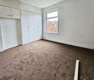 2 bedroom end of terrace house to rent - Photo 4