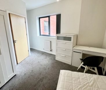 7 Bed Property With Ensuites - Photo 5