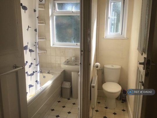 4 bedroom terraced house to rent - Photo 1