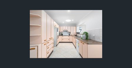 Beautiful family brick home - Photo 5