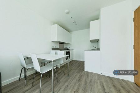 1 bedroom flat to rent - Photo 5