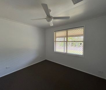 Charming 4-Bedroom Rental in Banksia Grove Village (Over 50s Reside... - Photo 3