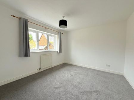 4 bedroom detached house to rent - Photo 2