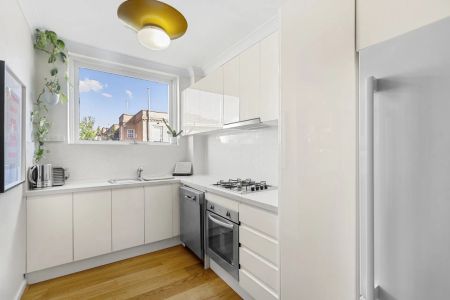 "A Prime Furnished Two-Bedroom Apartment in Vibrant 'Domain Precinct' '' - Photo 4