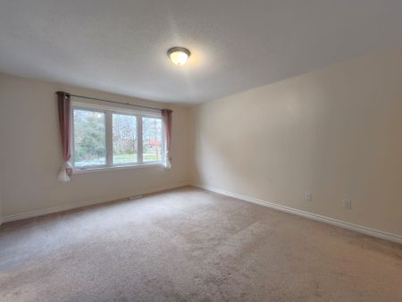 For Lease - 209 Hartsmere Drive, Stittsville - Munster - Richmond, Ontario - Photo 4